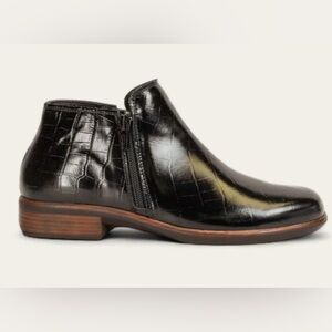 NWOB Naot Helm Black Croc-Embossed Leather Ankle Boots Size 41